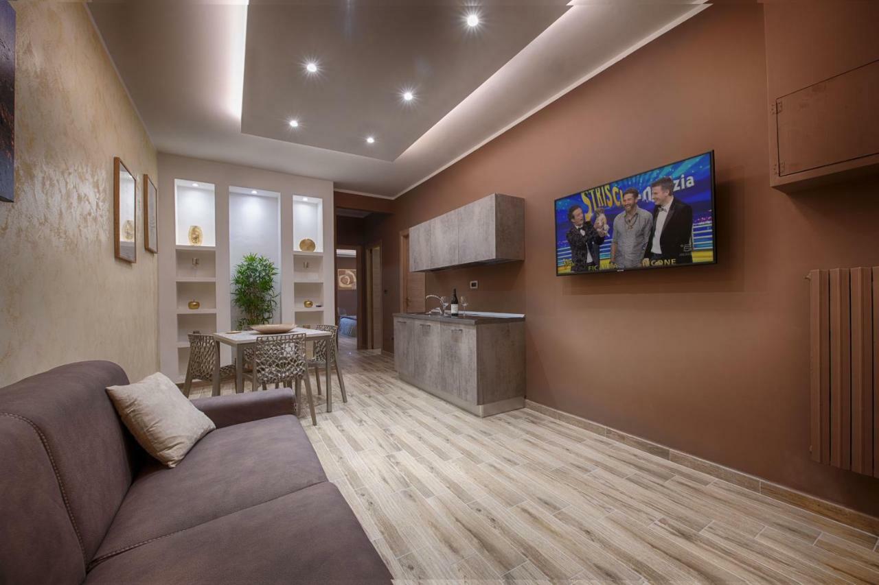 Apartment Vacancy 3 - Elegant & Romantic House With A View Of Piazza Vittorio/gran Madre